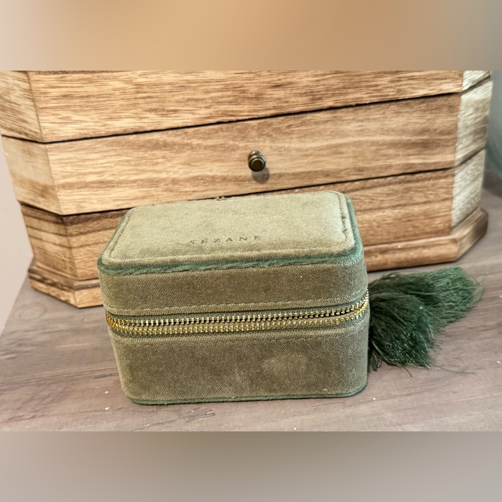 Sezane Velvet Green Jewelry Box - Picture 3 of 4